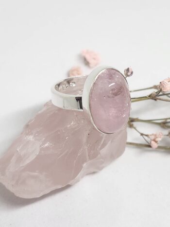 Anillo con Cuarzo Rosa