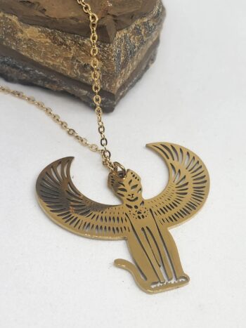 colgante bastet en acero dorado con cadena